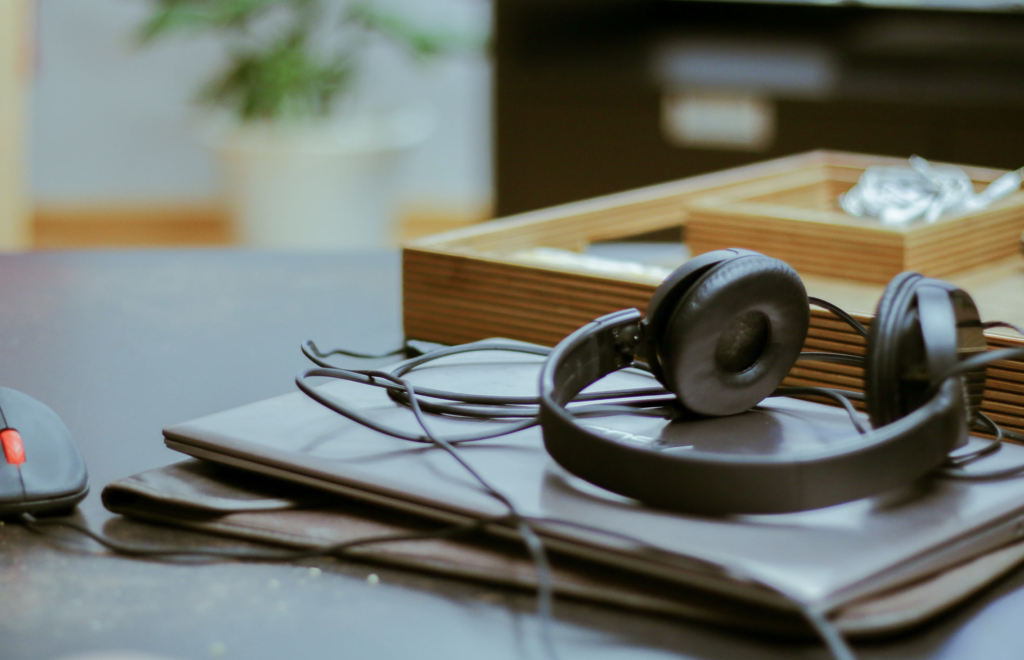 noise-canceling headset with mic for online teaching